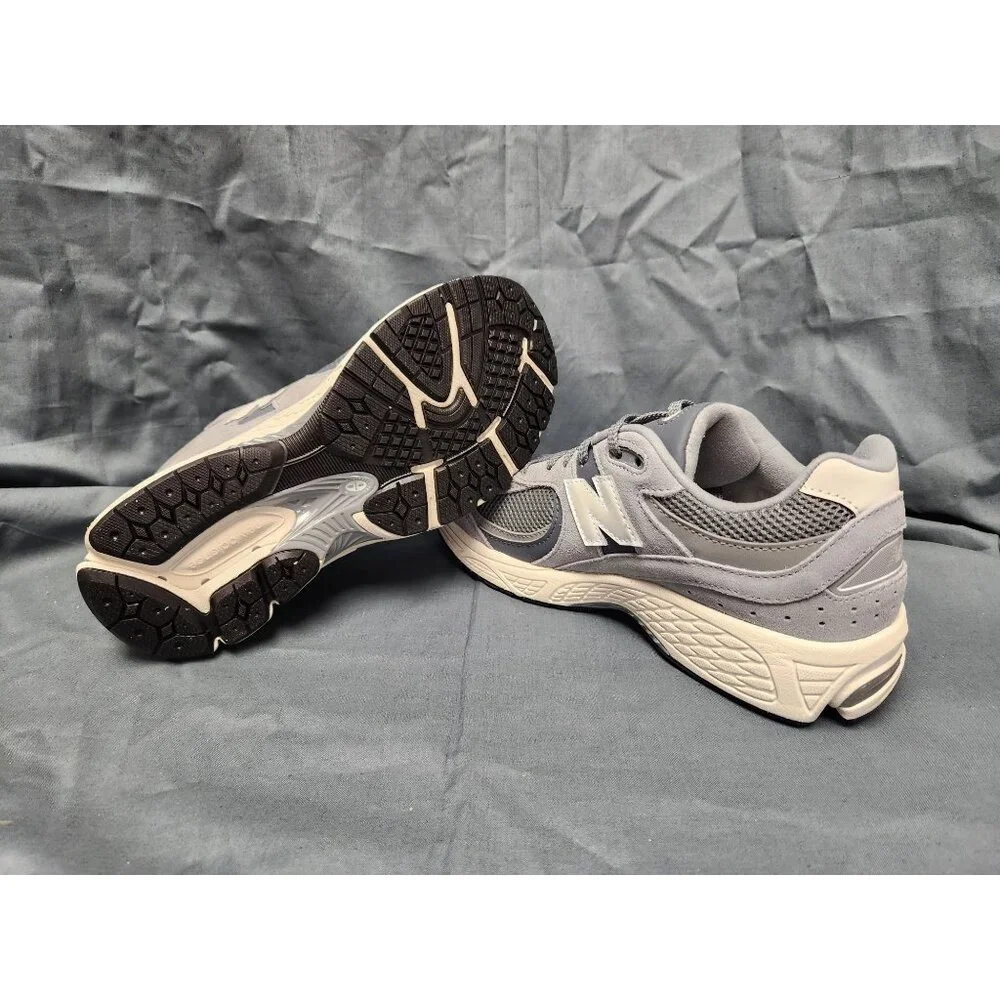 New Balance Boys 2002 Sneakers GC2002ST Suede Grey Size 6 NEW IN BOX! - Picture 2 of 11